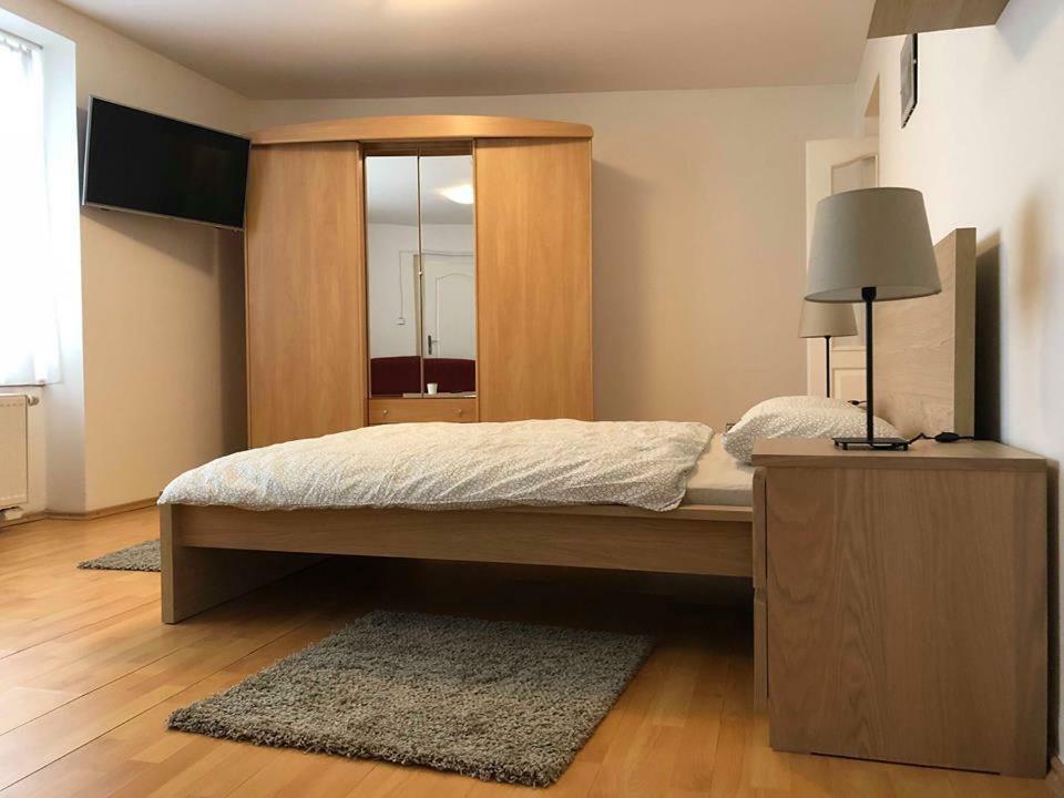 Cely Dum V Historickem Centru Loun Apartment Louny Ngoại thất bức ảnh